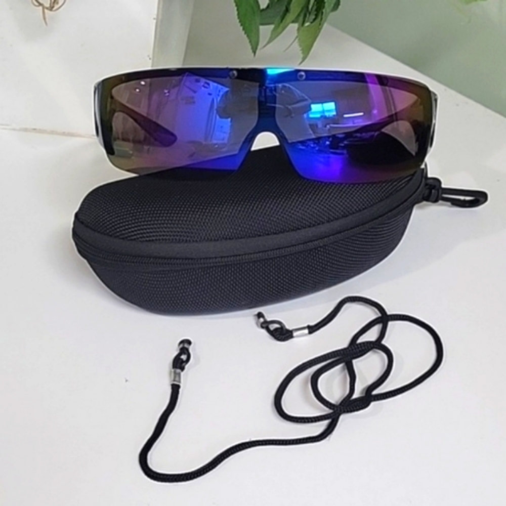 Sale NWT HIGH quality polarized sports sunglasses with case 😎